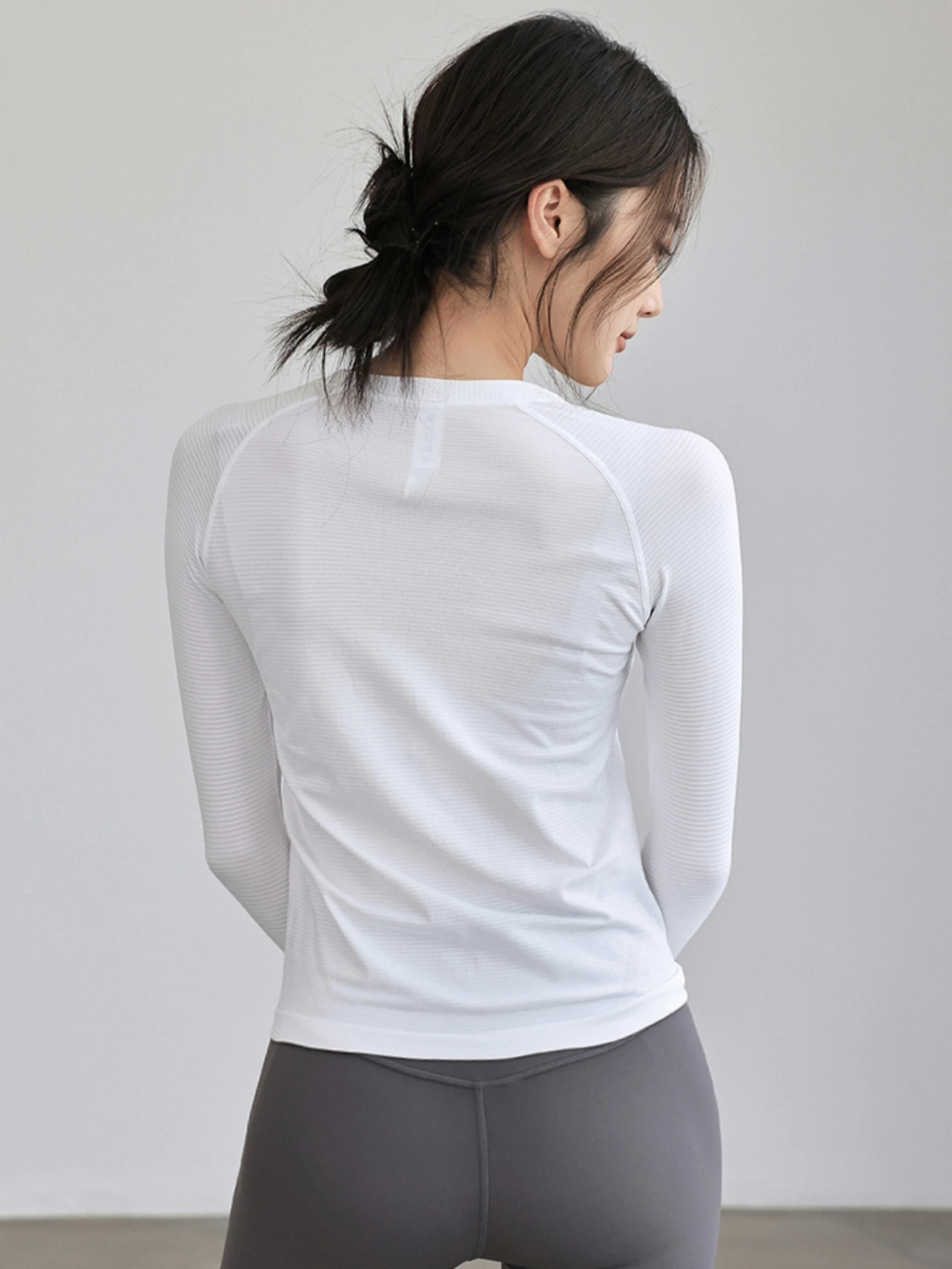 Women's Autumn & Winter Yoga Comprehensive Training Top High-Elastic Slim Crew Neck Quick-Dry Sports Long-Sleeve Fitness Clothes image 2