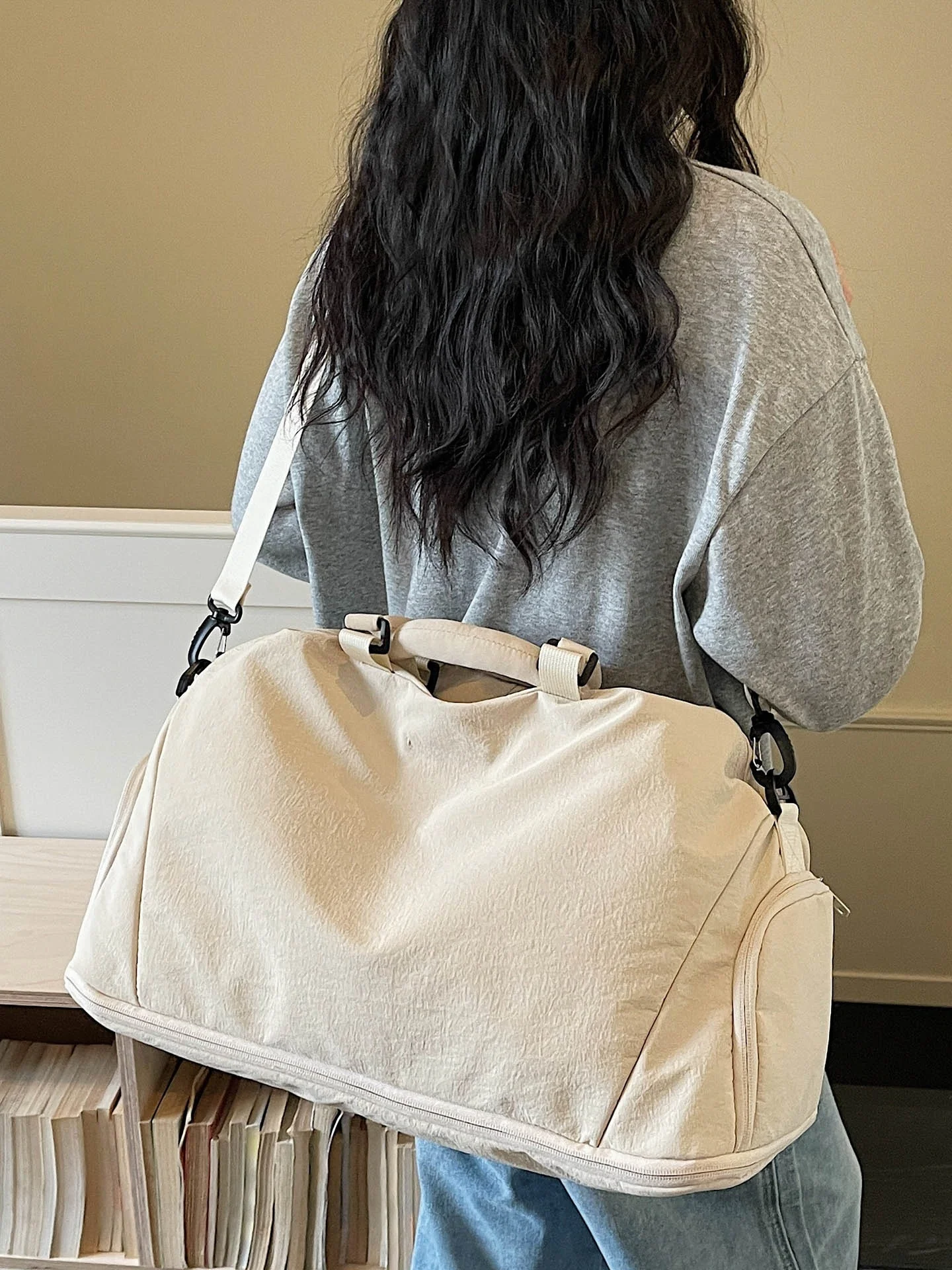lightweight-large-capacity-crossbody-bag-travel-handbag-for-women-shoulder-bag-carry-on-bag-korean-style-nylon-material