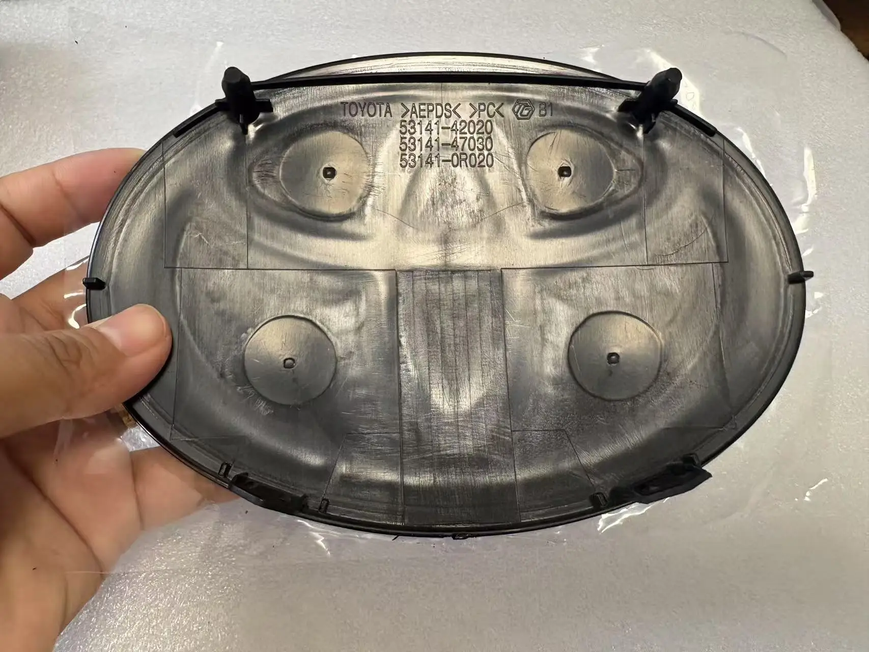 رادار شارة مصبغة أصلية لسيارة تويوتا كورولا Rav4 أفالون C-hr شعار أمامي 53141-42020 53141-47030 53141-0r020