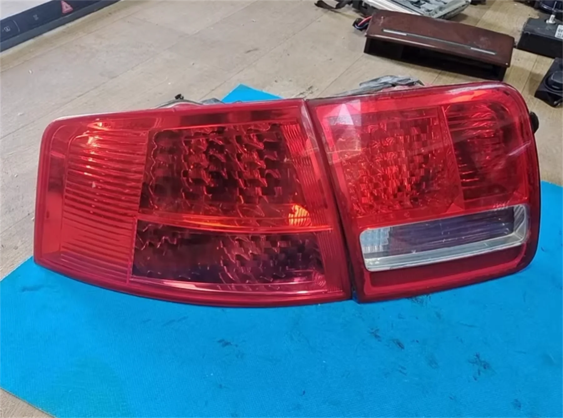 아우디 A8 D3용 자동차 테일 라이트 4개, 후미등 브레이크 주행 후진등 방향지시등