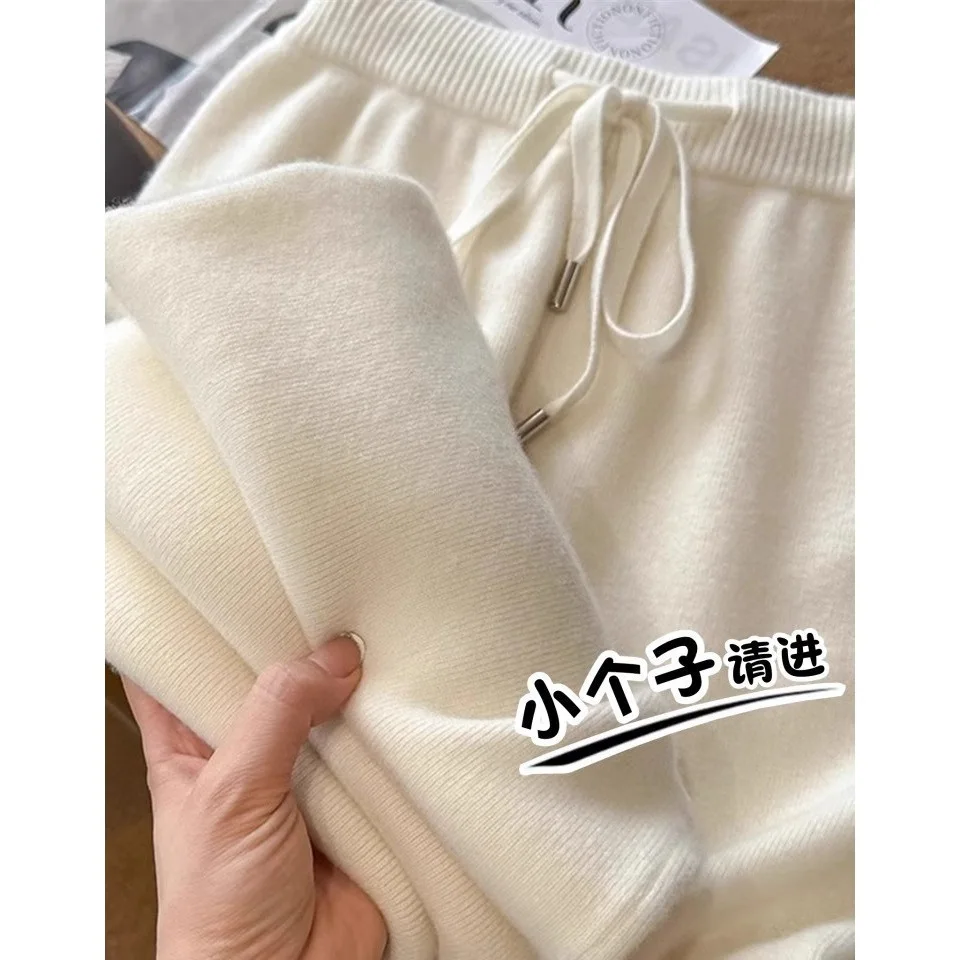 

Короткие белые клеевые рисовые брюки для женщин осенью и зимой, показывающие высокие драпированные прямые брюки, кашемировые вязаные широкие брюки