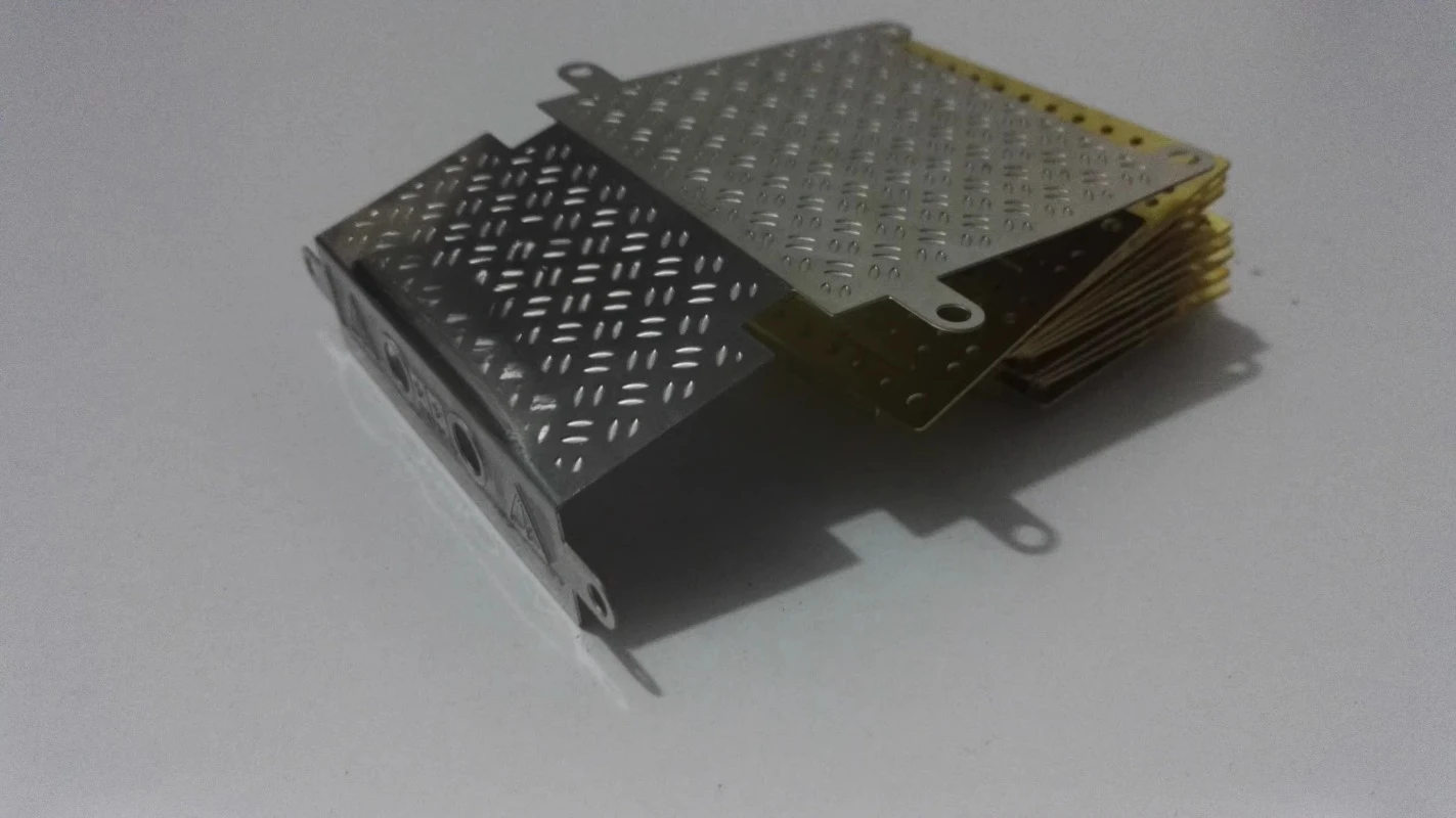 金属滑り止めプレート新しい滑り止めマーク装飾パネル 1/14 タミヤ RC トラックトレーラーダンプカー MAN 56325 DIY アップグレードパーツ