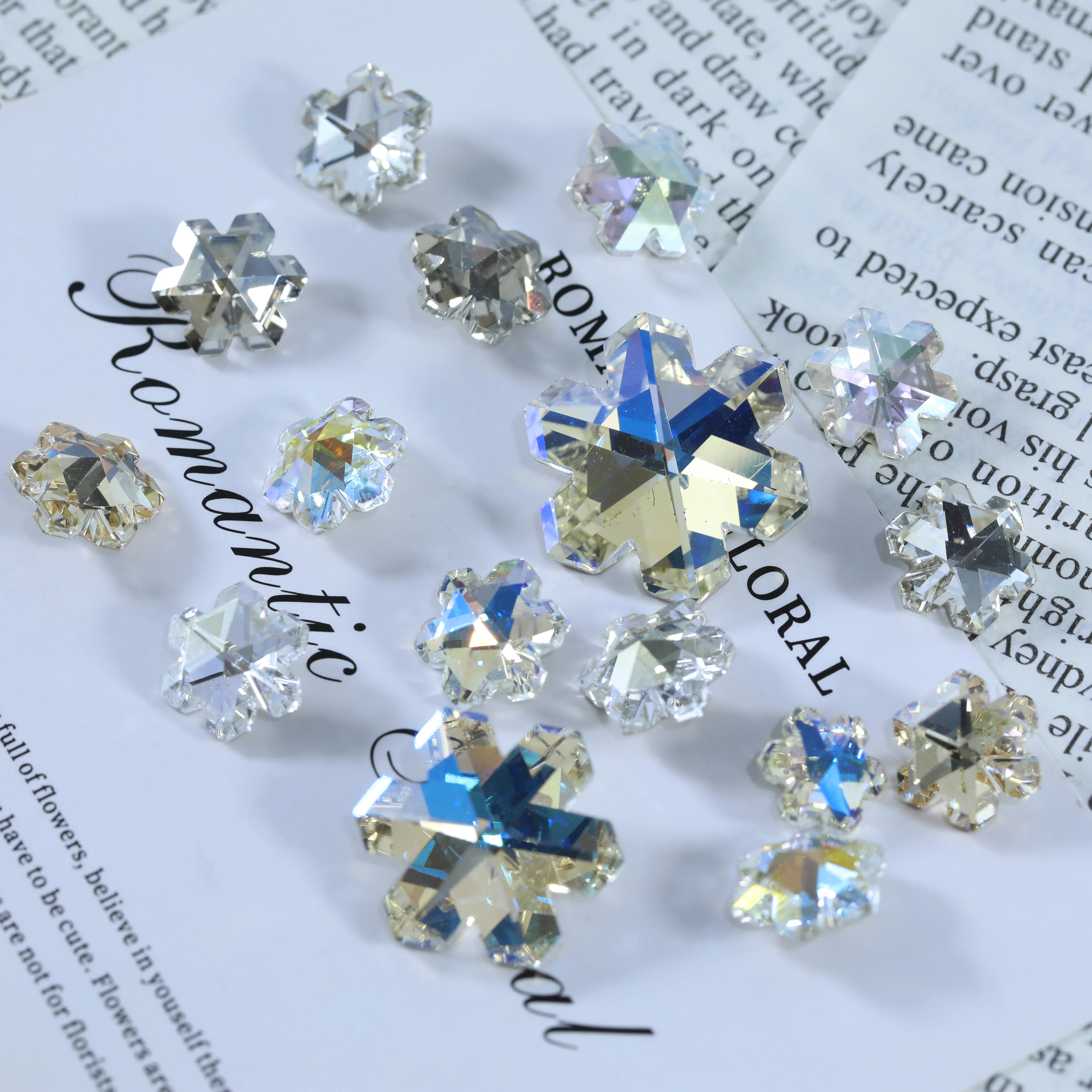 Glänzende Weihnachtskollektion Strasssteine Eisblumen Fancy Stone Kristall für DIY-Bastelarbeiten Haarschmuck Nagelkunst Taschen Hochzeitskleid – Detail 2