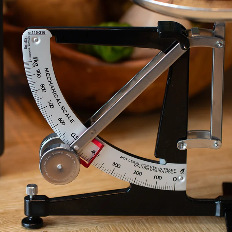 Metal balance scale, quadrant scale, simple retro design desktop kitchen scale