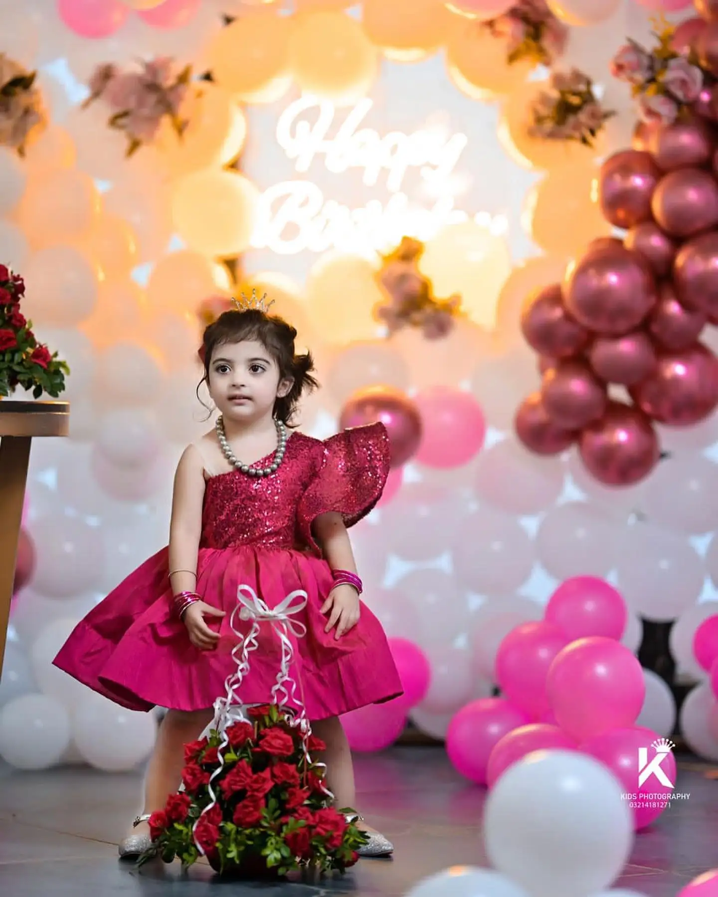 Fuschia abiti da ragazza con una spalla per servizio fotografico paillettes Flower Girl abiti da festa di compleanno Ruffles abiti corti da sposa per gli ospiti