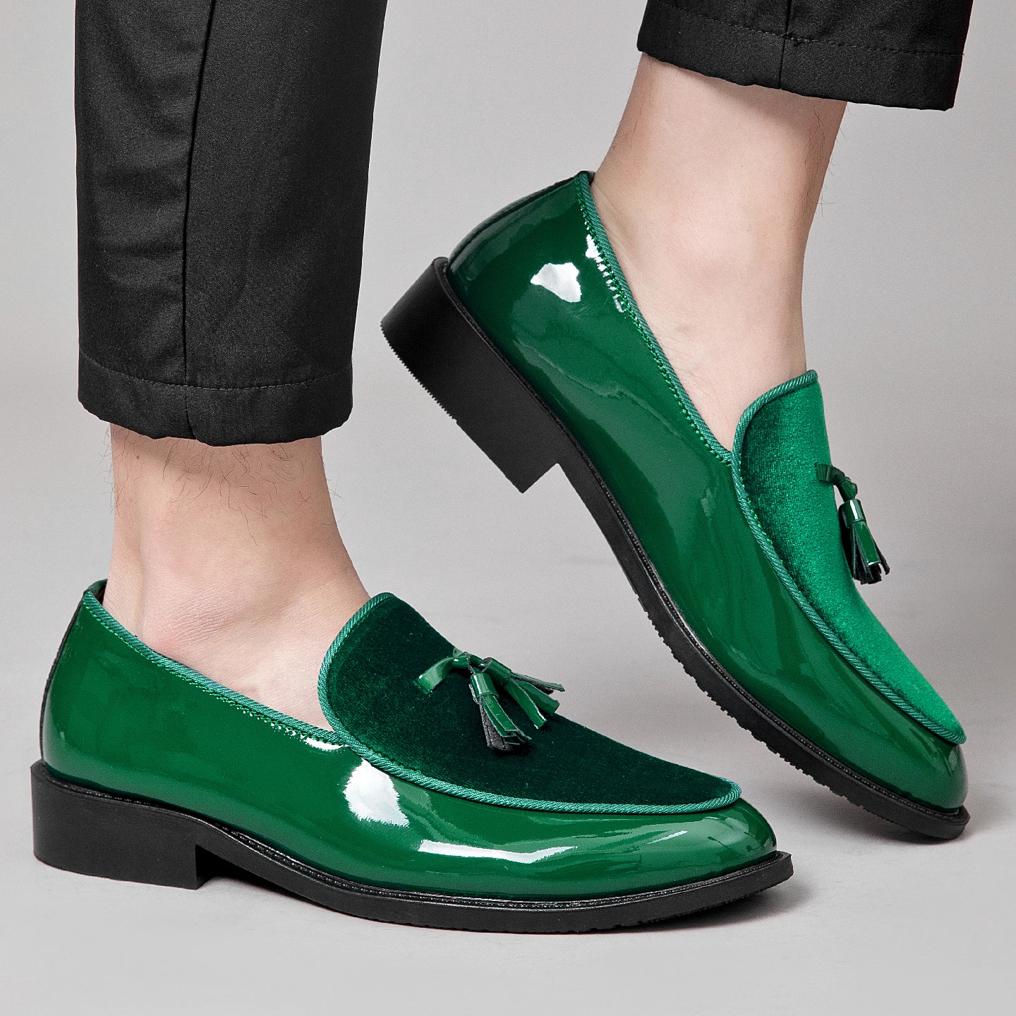 

Fashionable Versatile Men's Comfortable Barber Loafers Spring Men's Pointed Tassel Color Blocked Business Casual Leather Shoes