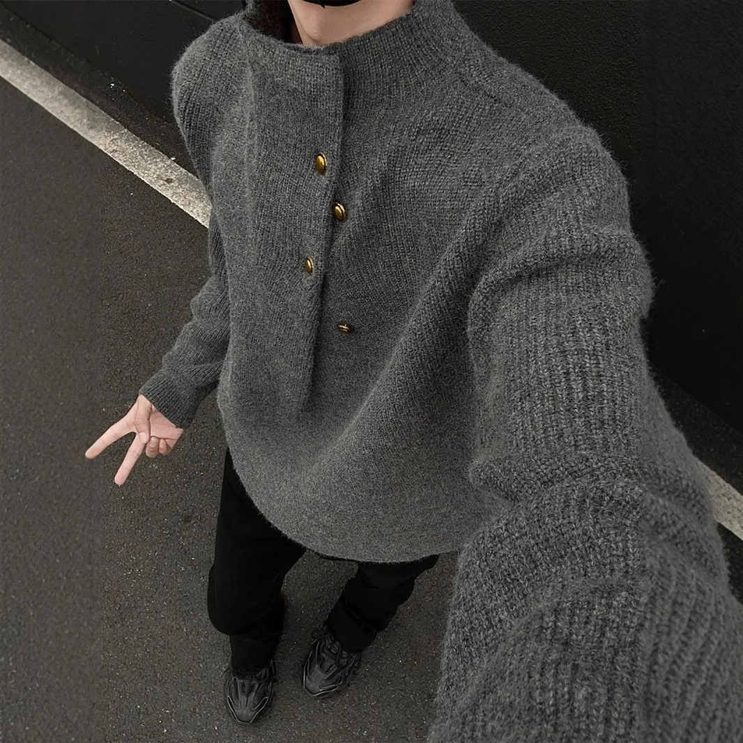

Женский вязаный свитер, новинка 2025, мужской свитер с воротником в корейском стиле, нерегулярный дизайн на пуговицах, большой вязаный топ с ленивым острым носком