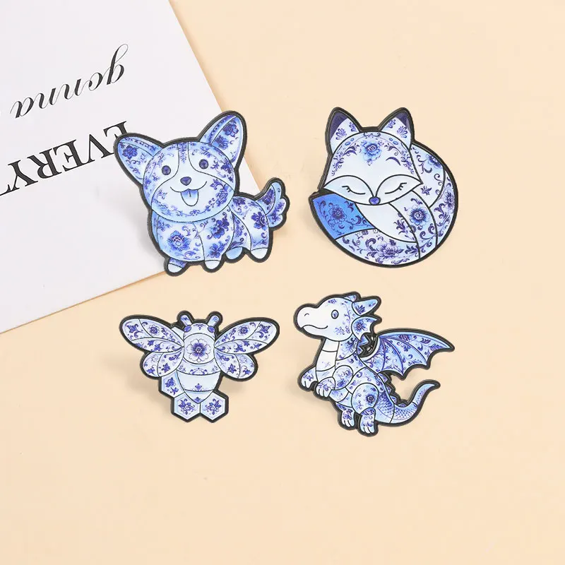Vintage-Abzeichen mit blau-weißem Blumen- und Tiermuster, Emaille, Cartoon-Wildtier-Motiv, Anstecknadel, Brosche, Kunstdekorationsartikel, Accessoire für die Sammlung, Geschenk für Freunde. – Detail 5