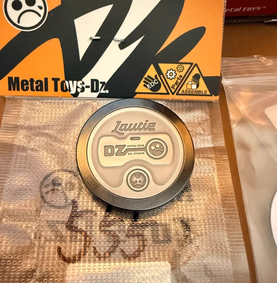 

Used EDC Lautie&DZ Zirconium alloy All in Coin Decompression toys