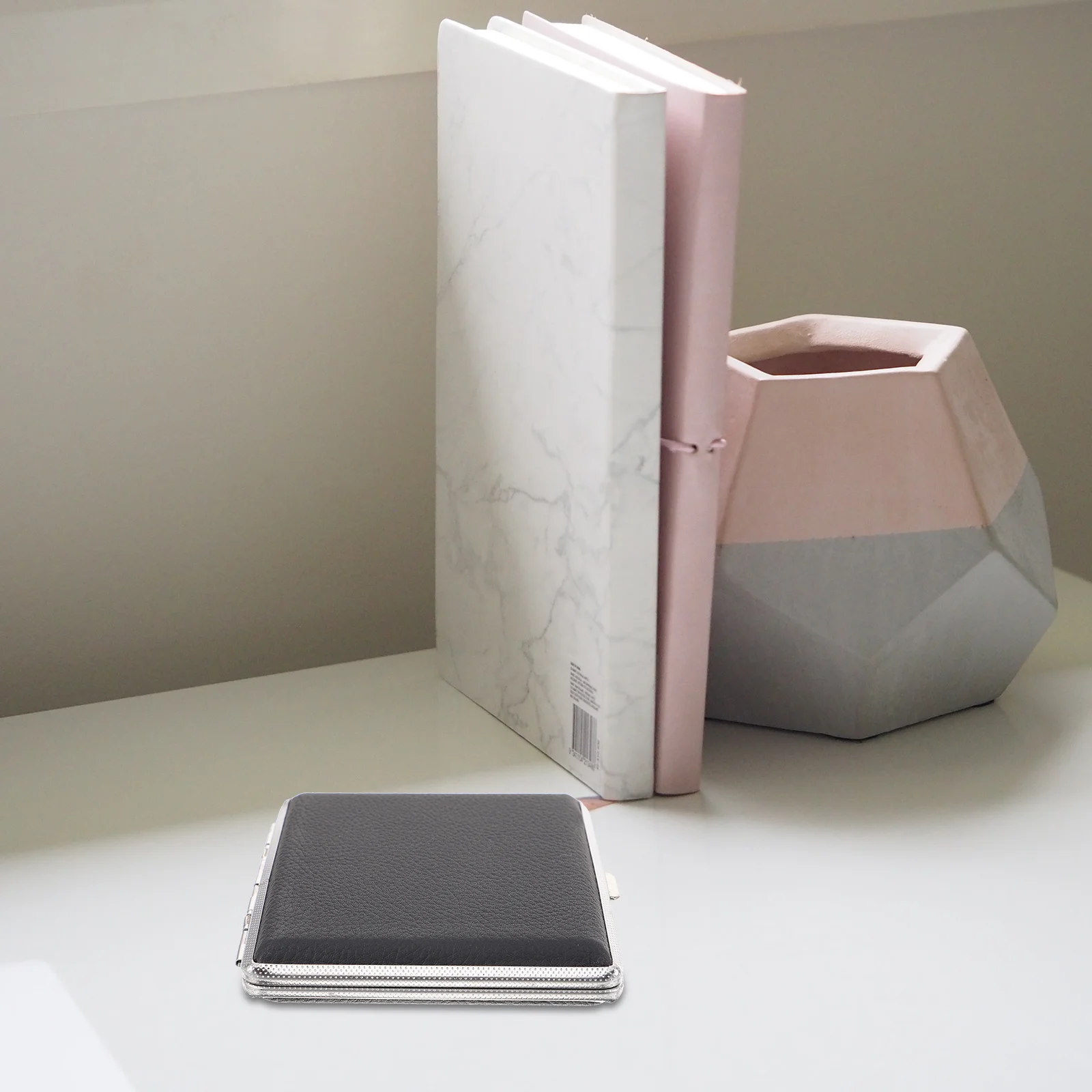 

Portable Cigarette Box Case Durable Flip Type Cigarette Holder Travel Storage Container For Men Organizer