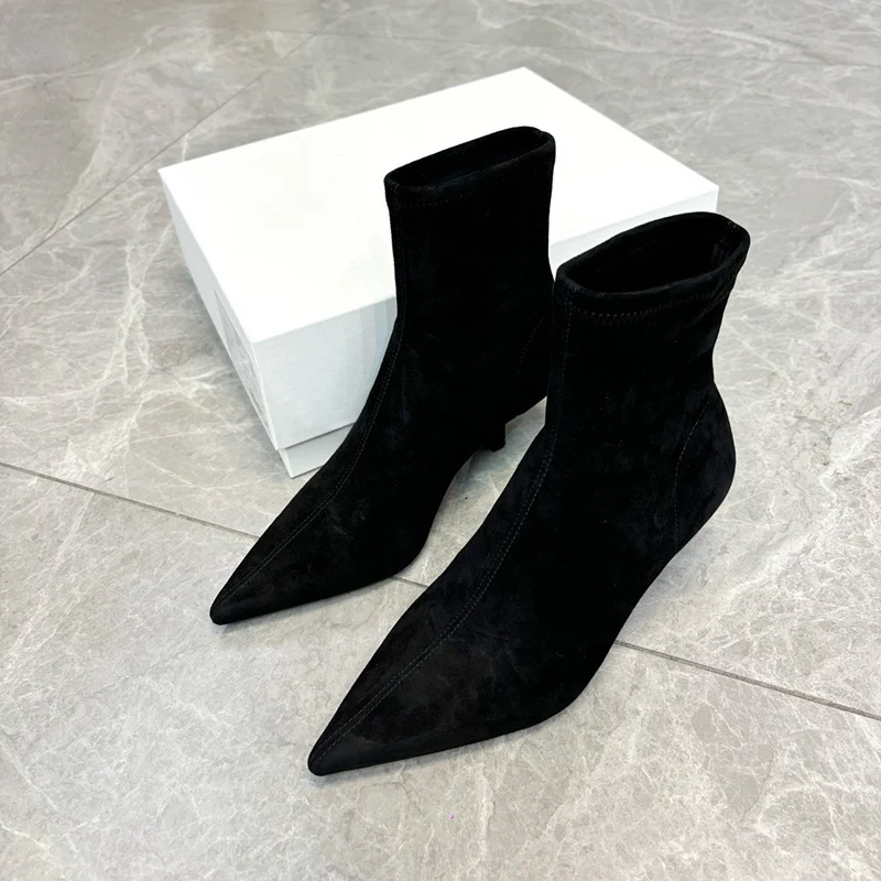 

Withered British Fashion Women's Pointed Ankle Boots Elegant Office Ladies Shoes Minimalist Commuting And Leisure Boots