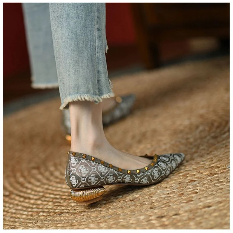 2024 Spring Summer Rivet Pattern Pointed Toe Breathable Casual Women\'s Shoes Fashion New Elegant Low-heeled Shoes NO: 689