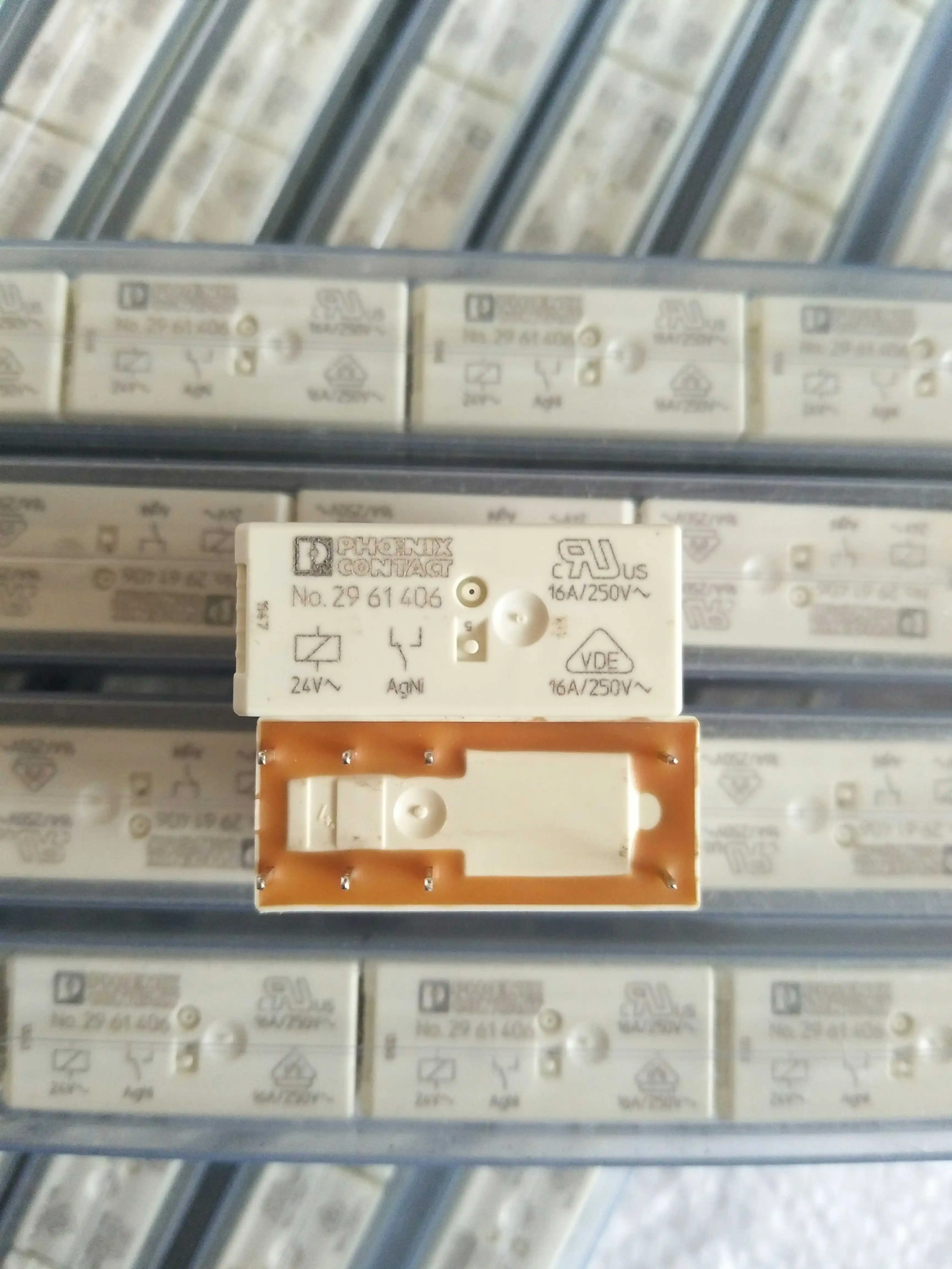 

Free shipping No.2961406 24VACNO.2961406-24VAC 16A 10PCS As shown