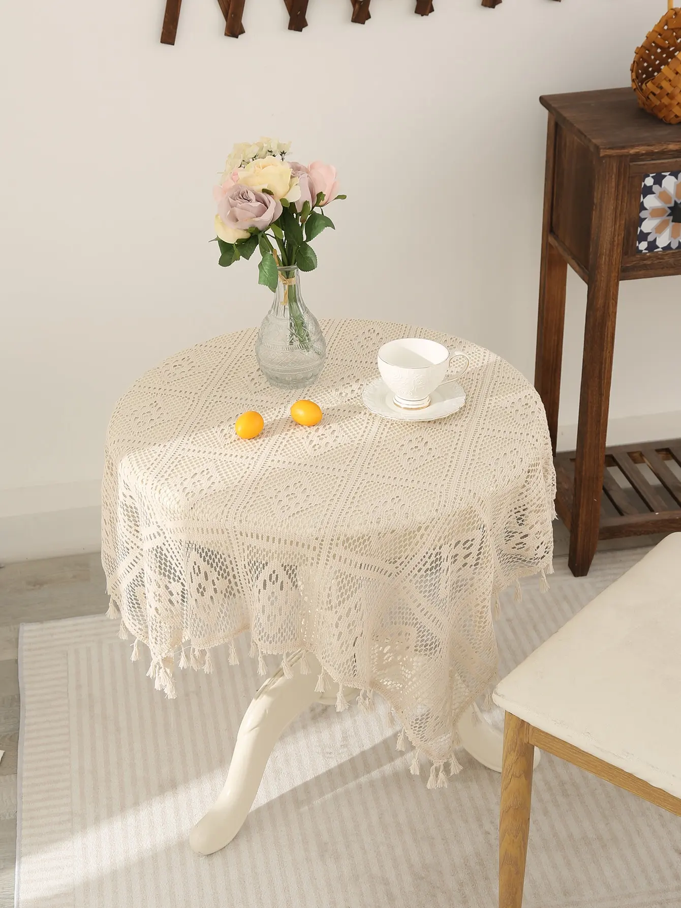 

Beige crochet checkered tablecloth with retro style, living room coffee table tablecloth