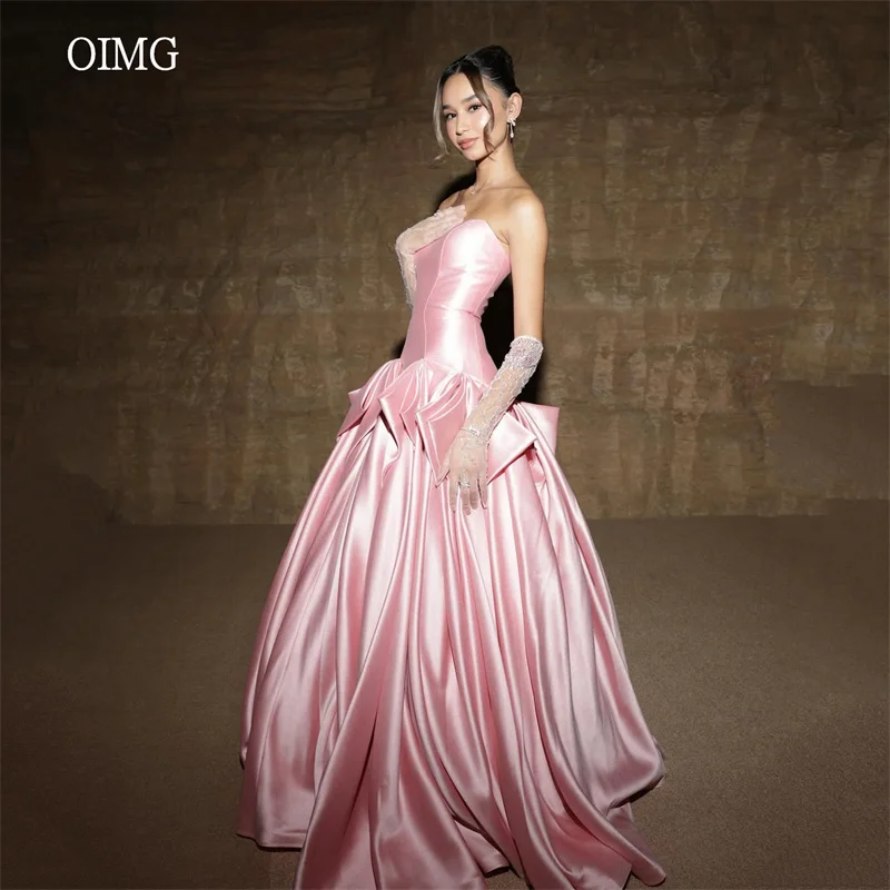 

OIMG Изящное розовое платье трапециевидной формы без бретелек для выпускного вечера Атласное многоуровневое вечернее платье без рукавов длиной до пола Вечернее платье по индивидуальному заказу