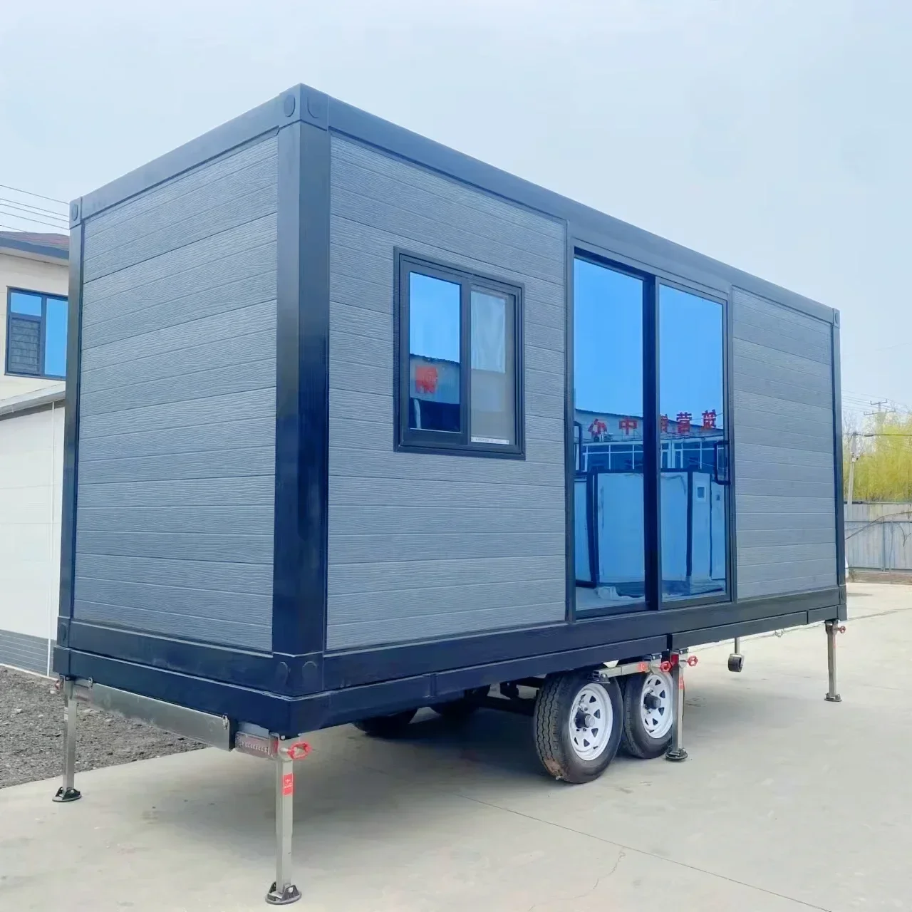 New Style Movable with Wheels Container House 20ft  for Shop Muti Function Flat Pack Trailer House 3 Bedrooms 1 Living Room