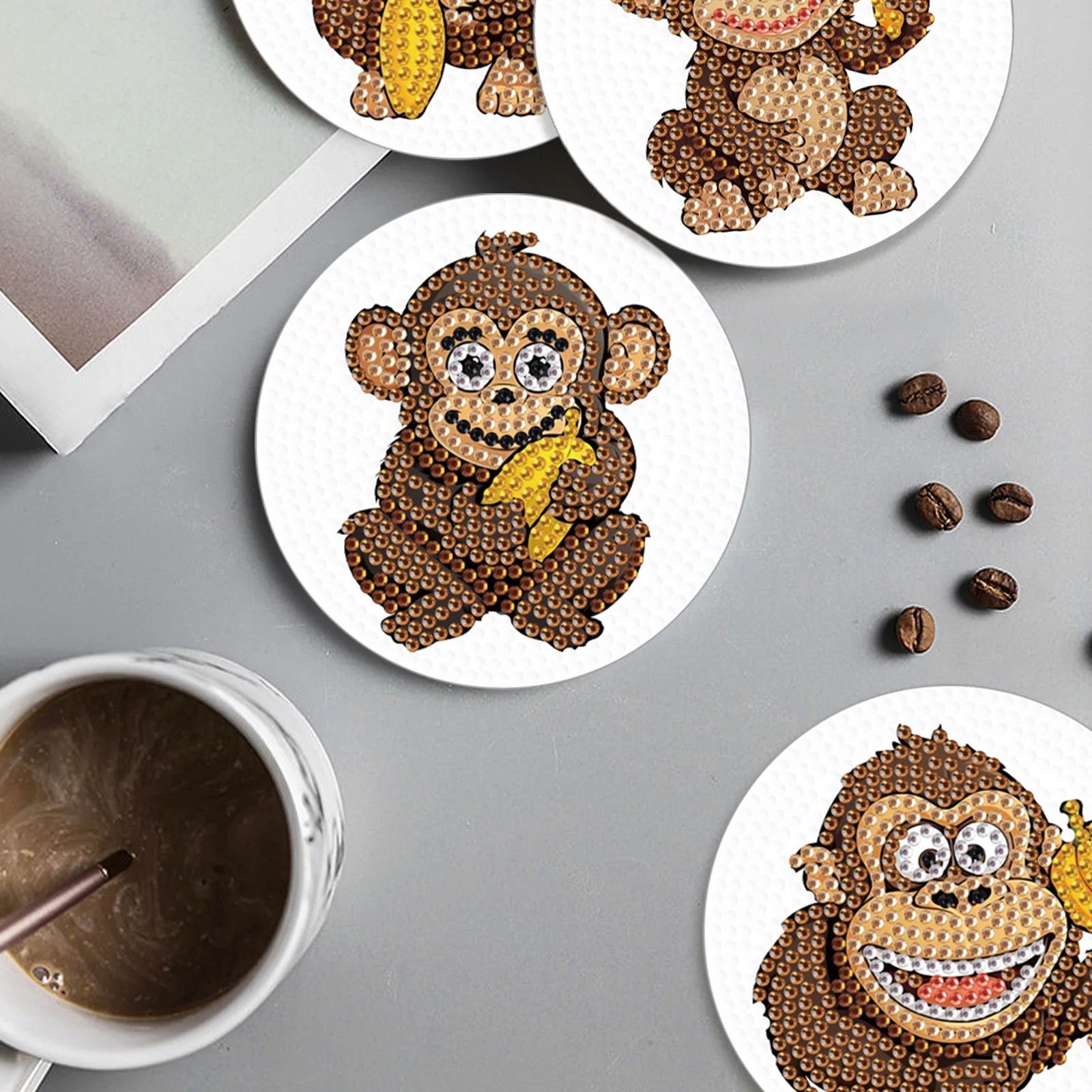 4 قطع من مجموعات الوقايات اللوحة الماسية للبالغين، لوحة طاولة لطيفة على شكل قرود ماسية مع حامل للمكتب وحصيرة الأكواب هدية ديكور #6