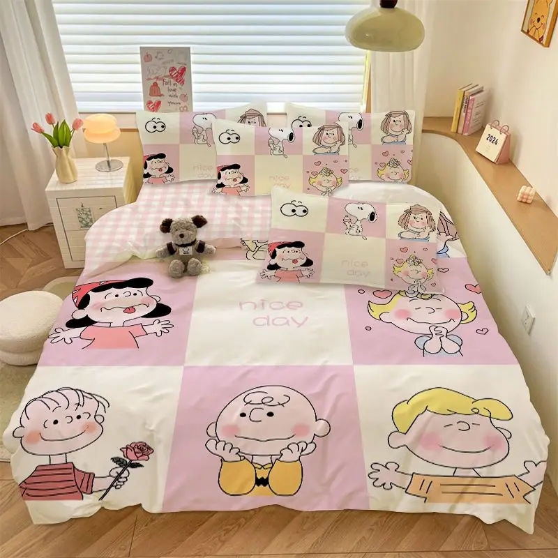 

Милые периферийные устройства в стиле аниме «Снупи», Kawaii, приятный для кожи, мягкий комплект из четырех предметов, пододеяльник с героями мультфильмов, простыня, домашнее постельное белье, оптовая продажа