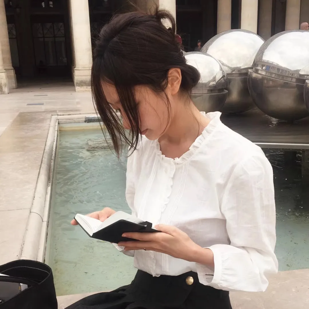 

Sweet Sle Long Sve Loose Fit round Ne irt with Wood ain White Color Girls Casual Top Faion Barnet Eight Milk