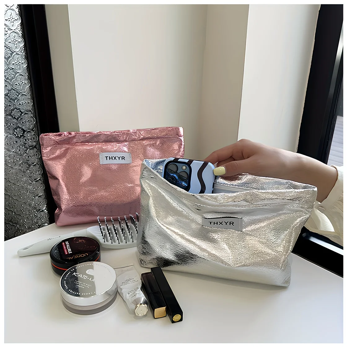 Trousse de maquillage grande capacité, sac de rangement tendance pour soins de la peau et rouges à lèvres, pochette de toilette portable, sac de voyage, sac de rangement pour cadeaux de Noël pour femme ou petite amie