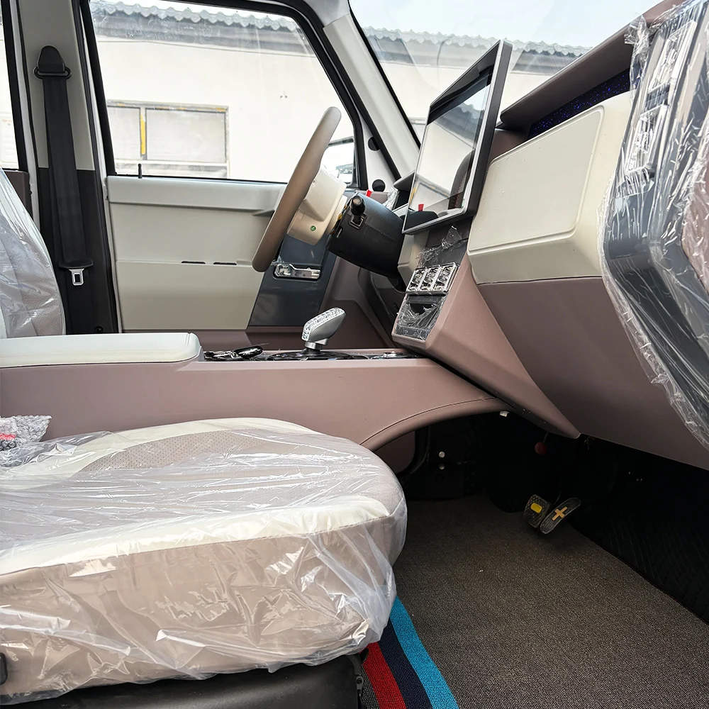 WB  2026 four-wheeled electric vehicles, family commuter vehicles, electric new energy vehicles, and closed-design electric vehi
