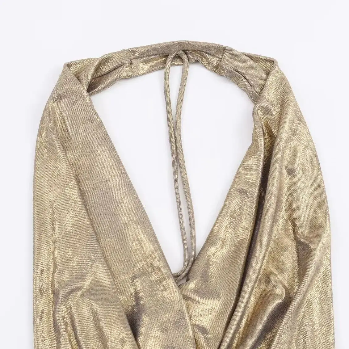 DiYiG WOMAN 2025 شتاء جديد موضة معدنية اللون ثنيات طوق علوي أنيق عارية الذراعين سليم سترة دون أكمام Mujer