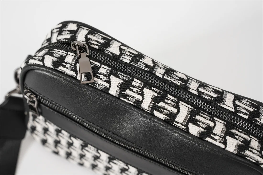 Luxuriöse Umhängetasche im Designer-Stil, Herren-Schultertasche aus Canvas mit Patchwork-Details und PU-Leder, Herren-Schulter-Messenger-Tasche, Handtasche, rechteckige Geldbörse. – Detail 17