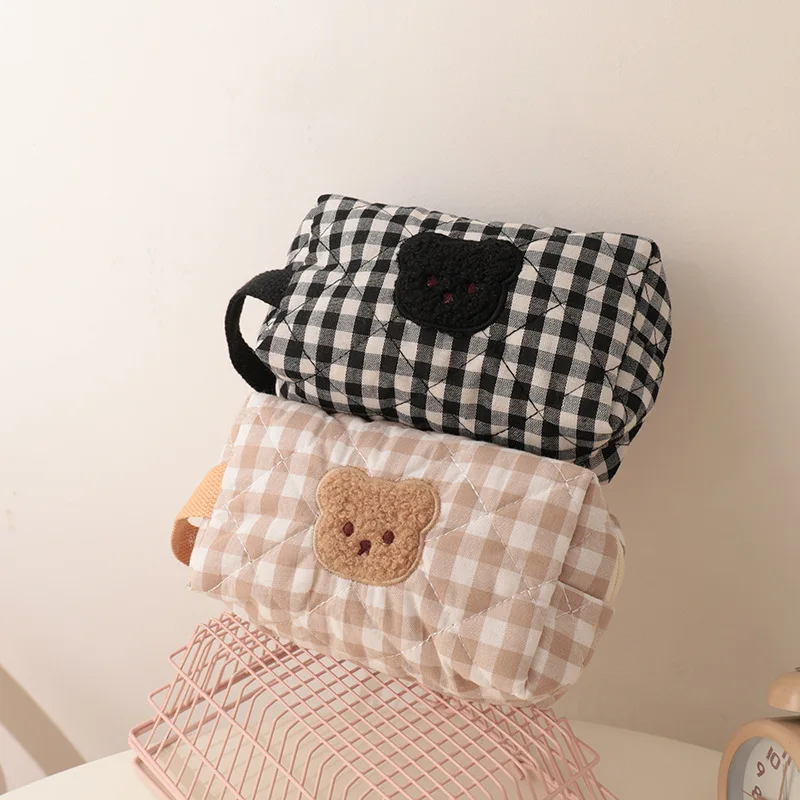 حقيبة مكياج على شكل دب كرتوني لطيف للنساء محمولة ذات سعة كبيرة لتنظيم مستحضرات التجميل