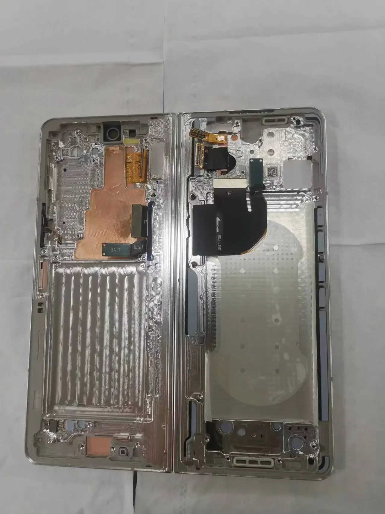 Middle Frame Housing With Hinge Rotating shaft Power Button Flex Cable Assembly Small Scratches  for Samsung Fold 5 F946