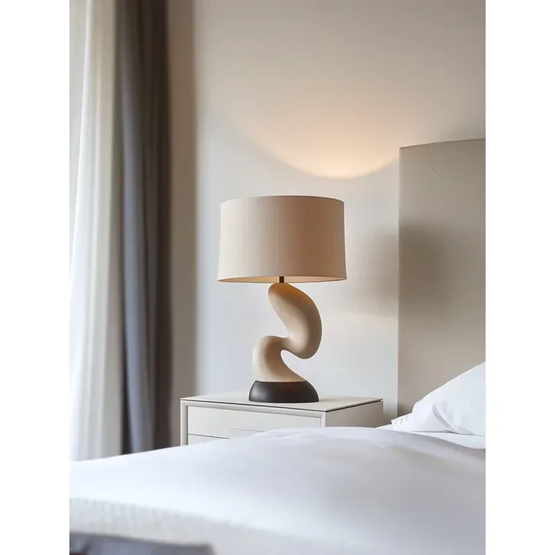 Modern Creative Solid Wood Desk Lamp for Bedroom Study Bedside Home Furniture Designer Art Lighting Simple Living Room Decor