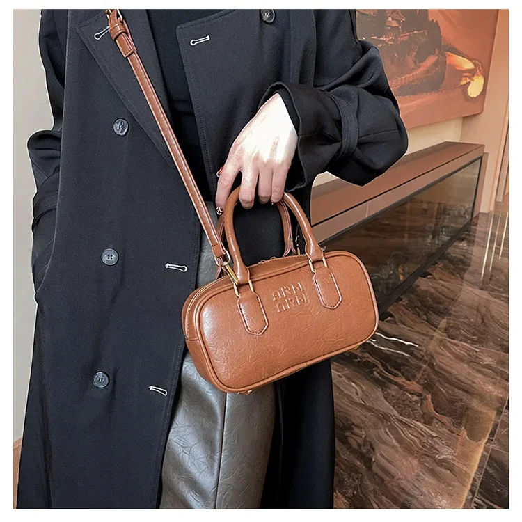 2024 New Fashion Trend Luxury Designer Letter Handheld Bag for Women Versatile Retro Simple Shoulder Crossbody Small Square Bag