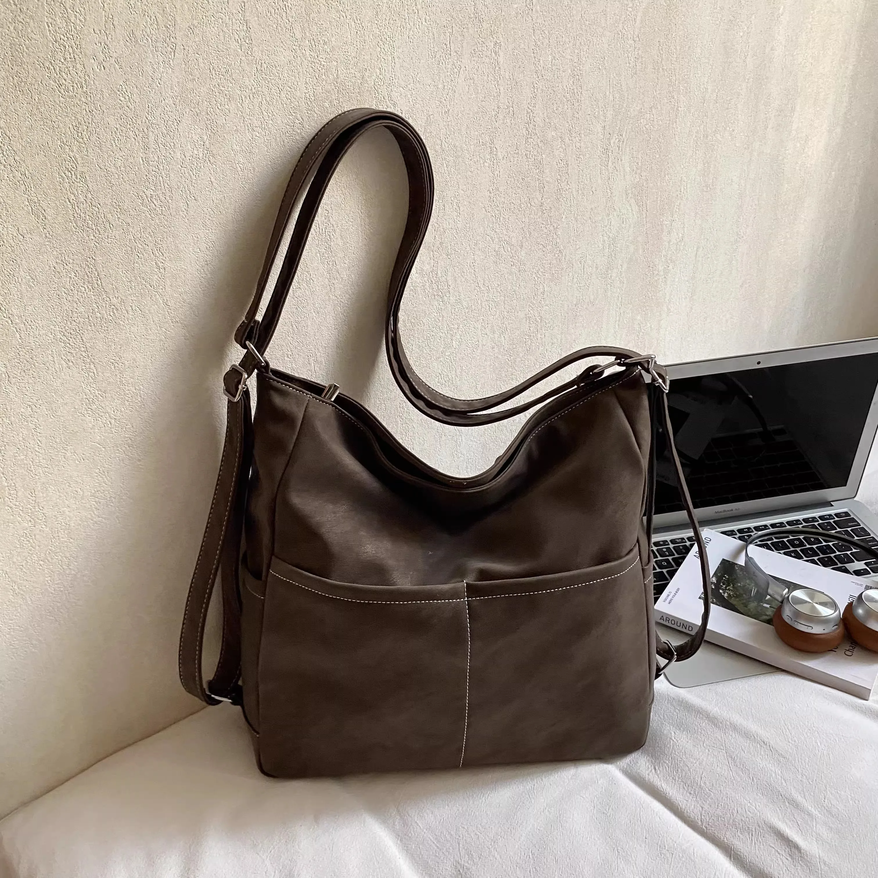 cor-solida-vintage-bolsa-tote-feminina-2026-primavera-novo-ziper-commuter-bolsa-de-ombro-casual-high-end-marrom-temperamento-mochila