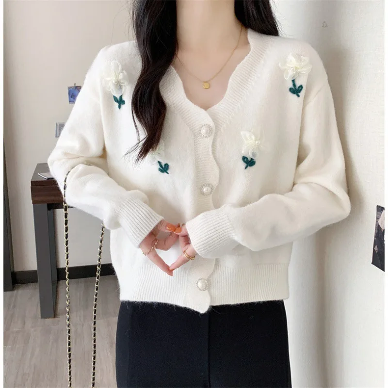 2025 جديد الحلو ثلاثي الأبعاد الزهور مطرز سترة مشغولة من الصوف الإناث لينة شمعي تخفيض العمر الخريف سترة معطف الإناث