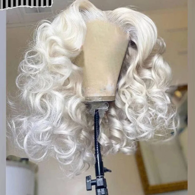 باروكة برناردو بيضاء قصيرة شعر مستعار اصطناعي من الدانتيل الجبهة مقاوم للحرارة شعر مستعار مموج من الألياف الطبيعية للنساء البيض