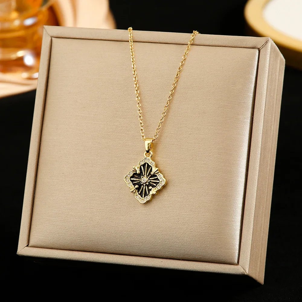 2025 Four-leaf clover titanium steel necklace for women, a versatile and elegant collarbone chain