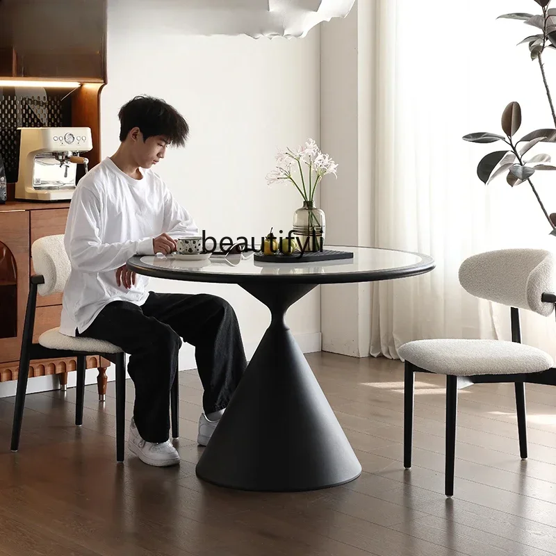طاولة مستديرة على الطراز القديم، طاولة طعام مستديرة من البلاط الصخري، شقة صغيرة منزلية إسكندنافية، طاولة طعام سوداء بسيطة #2