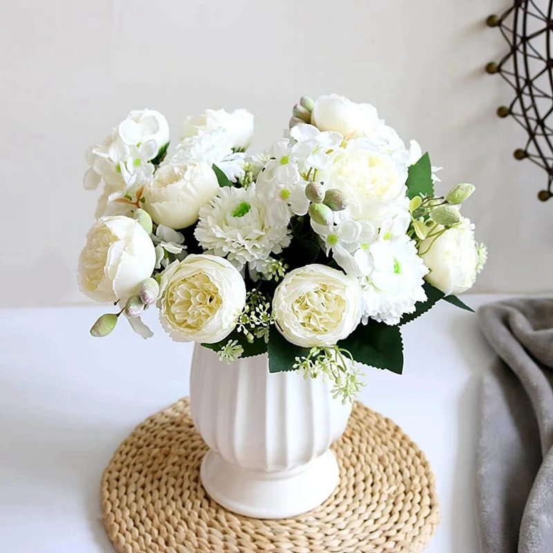 Künstliche Blumen Hochzeit Braut hält Blumenstrauß nach Hause Vase Festival Atmosphäre DIY Fotografie Dekoration Venus Rose