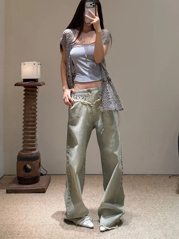 

Retro washed distressed rivet patchwork curved blade denim pants for women. Loose and slimming wide-leg floor-length pants.