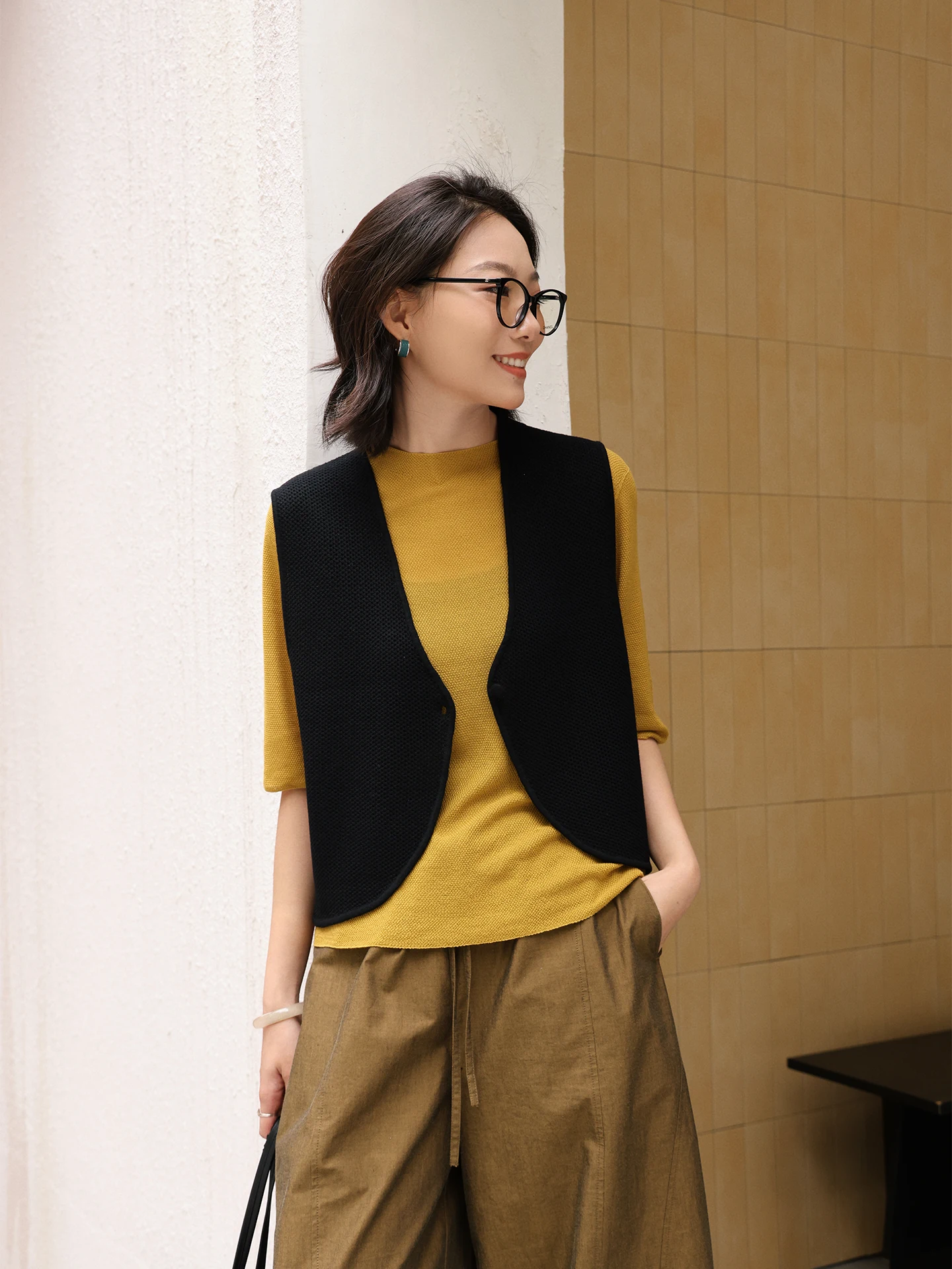 

Loose V-Neck Short Sleeveless Knitted Vest Women's Fashion Layering Summer New Style Casual Comfortable Breathable Top