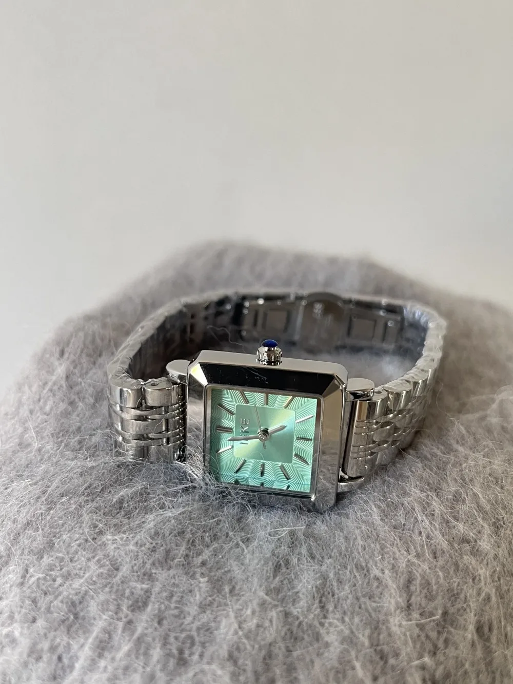 

New Women'S Watch Simple And Artistic Design, Stainless Steel Strap, Light Luxury Quartz Watch, High-Quality Ladies' Wristwatch.