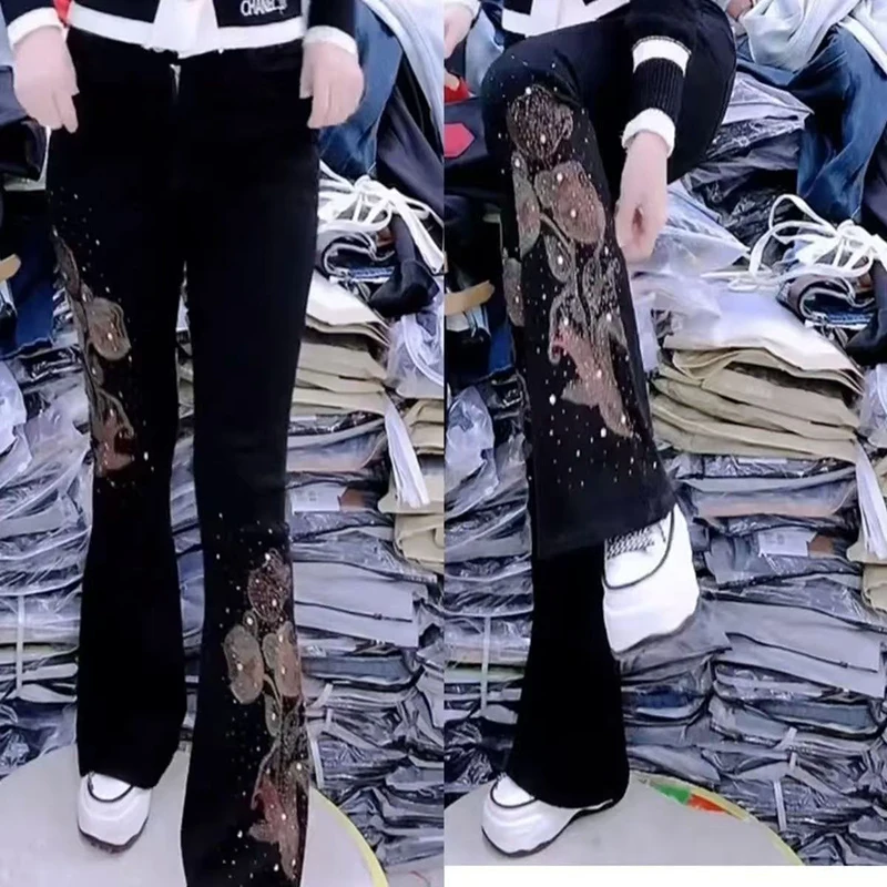 

Женские осенние 2024, новые облегающие джинсовые расклешенные брюки с высокой талией в этническом стиле для тяжелой промышленности, джинсовые расклешенные брюки с вышивкой бриллиантами