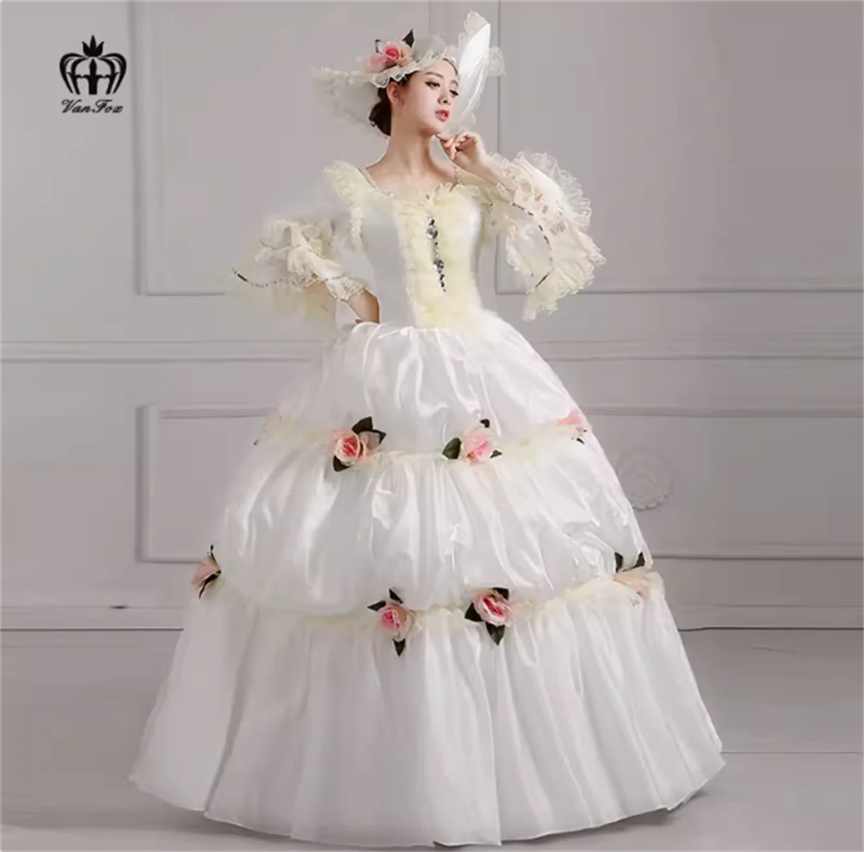 

Fan Fox White Palace Evening Dress Performance Dress European Party Etiquette Photography Studio Female