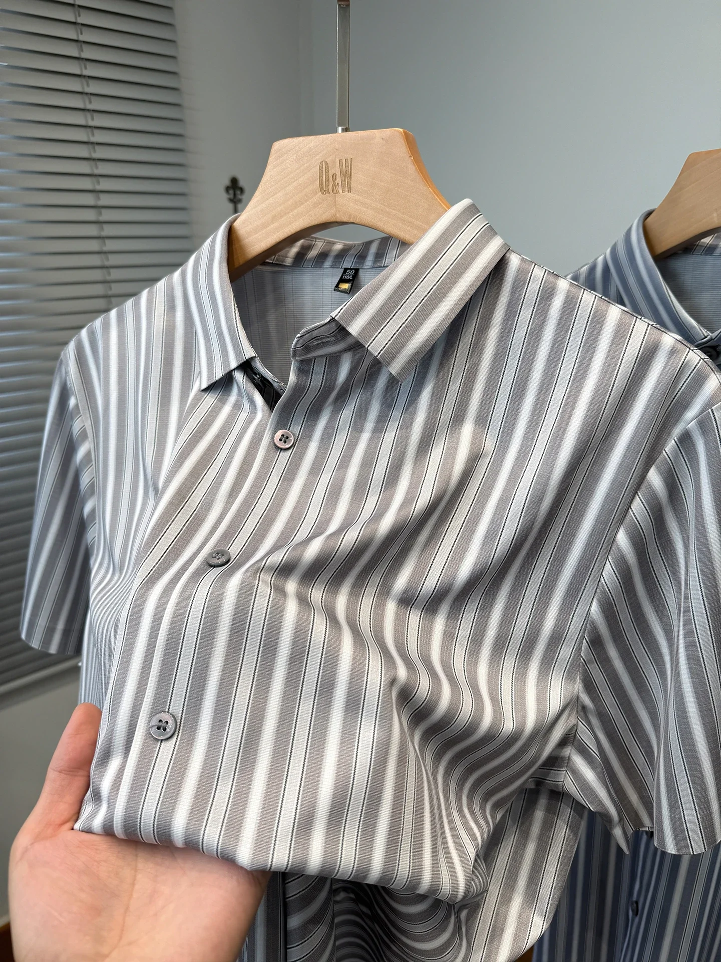 

High-end Quality Luxury Vertical Striped Ice Silk Shirt Men's Short-sleeve New Summer Trend Casual Business Shirt Men's Clothing