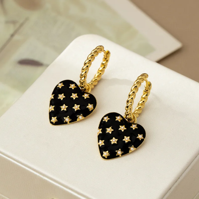 

Daily Wearing Love Pearl Earrings for Women, Light Luxury Three-dimensional Retro High-end Earrings, Black Niche Design Earrings