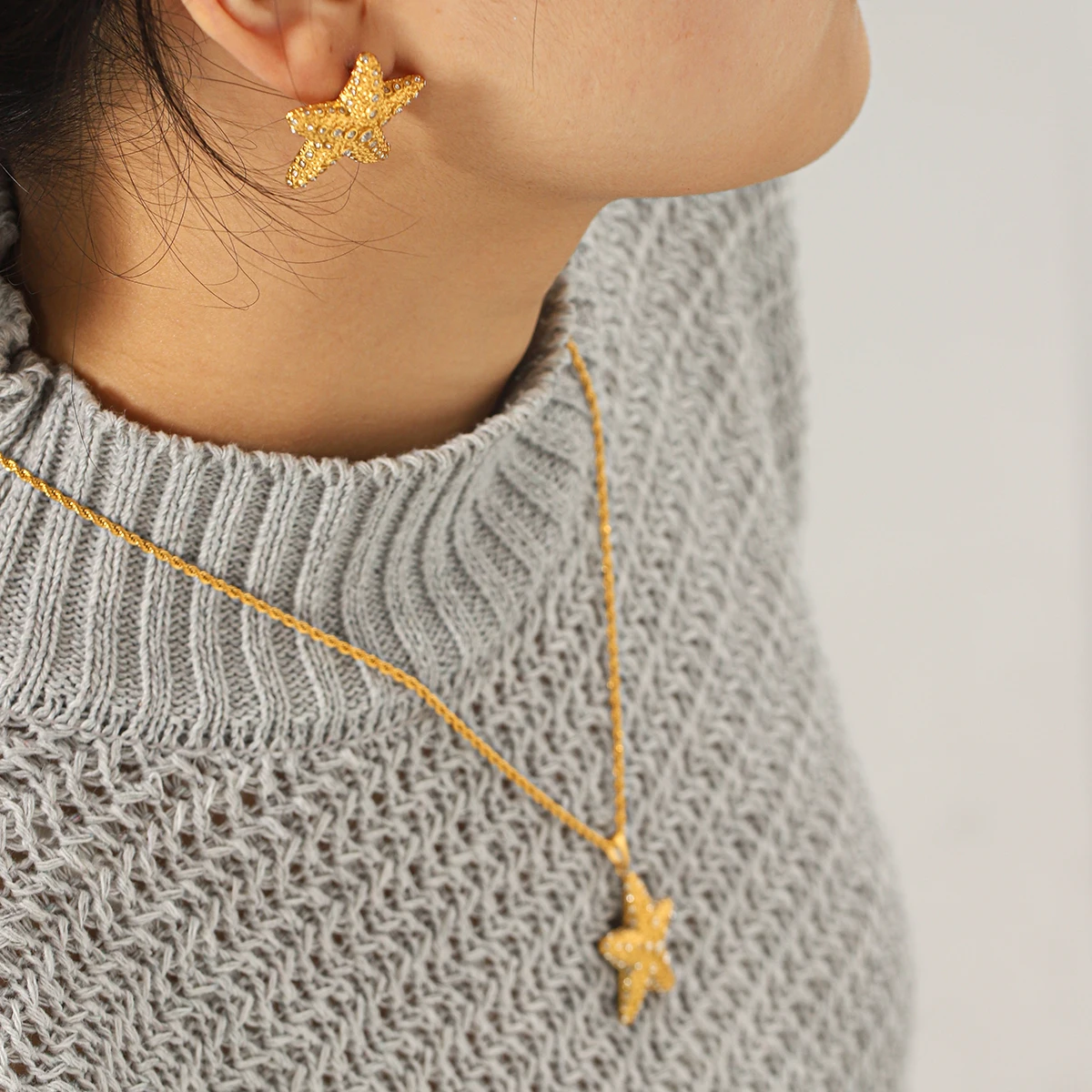 

18K Gold Plated Starfish Pendant Necklace Set For Women Stud Earrings Hypoallergenic Stainless Steel Summer Beach Jewelry