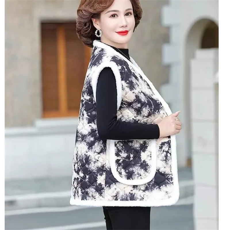 

2025 Autumn/Winter Camry Shoulder Vest New Thickened Warm Western Style Vest Middle Aged and Elderly With Velvet Outer Coat Top