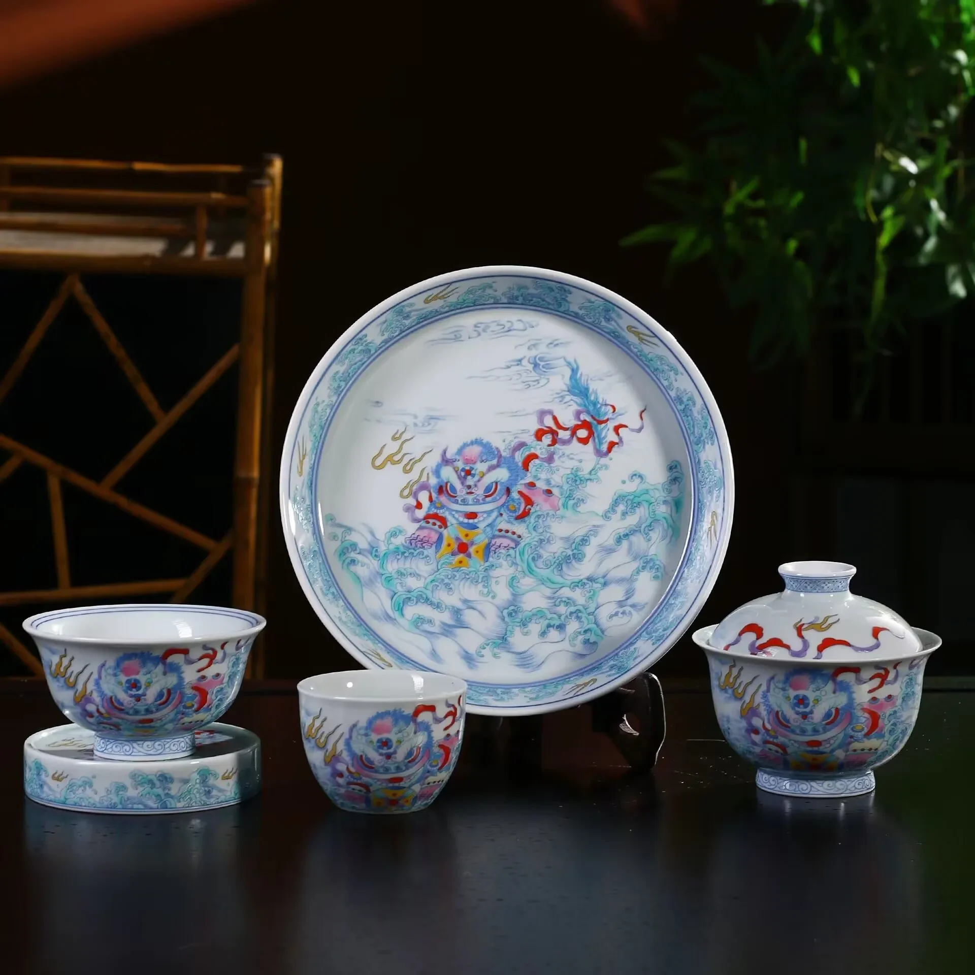 Jingdezhen ceramic fighting color lion lid bowl pot pressure bearing hand cup lid lion rolling hydrangea set handmade tea set
