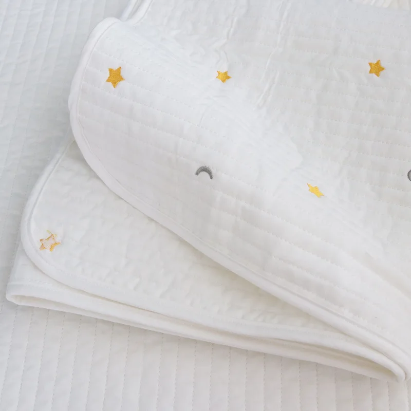 Cotton Quilted Wrinkle-proof Baby Bed Spread, Embroidery Bear Star Moon Kids Bed Sheet,Comfortable Quilting Seam Crib Spread