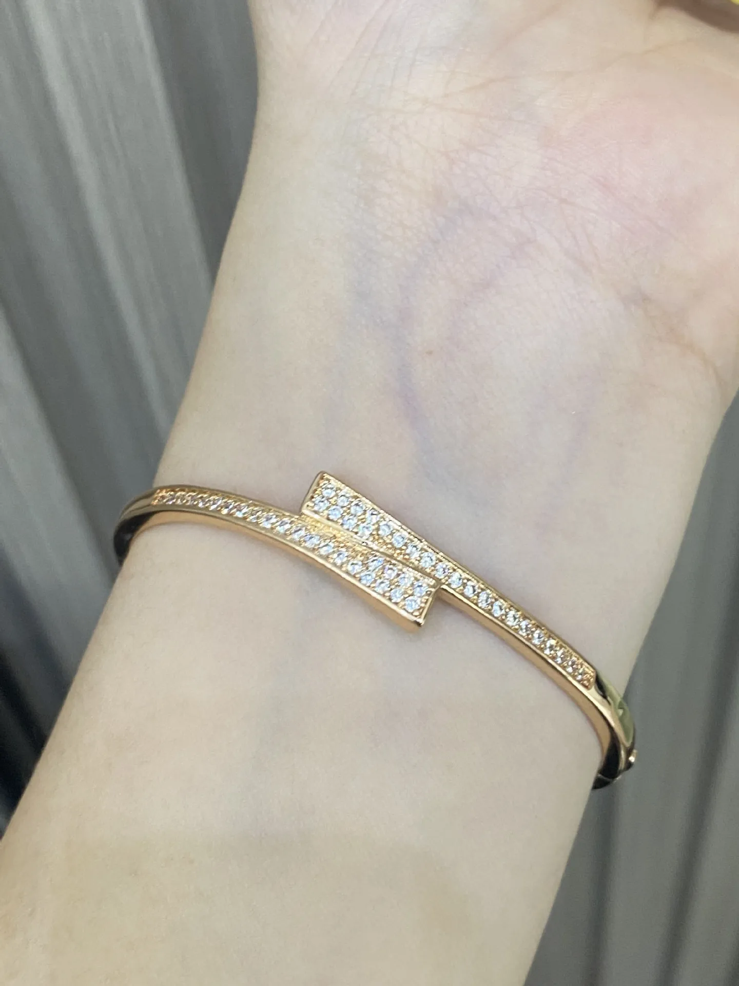 Fashionable Western Cross Bracelet - Micro-Pavé Full-Zircon, Light Luxury Niche High-End Daily Accessory