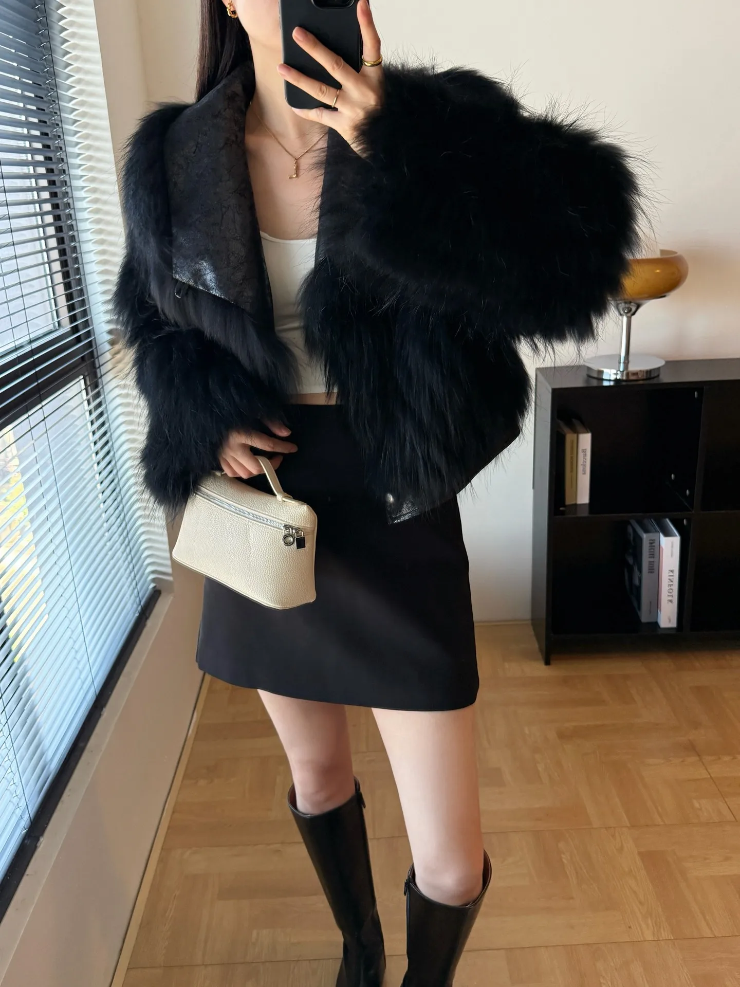 Fragranza moderna fluente 2025 Autunno/Inverno nuovo cappotto corto in pelliccia di volpe a righe reversibili per donna